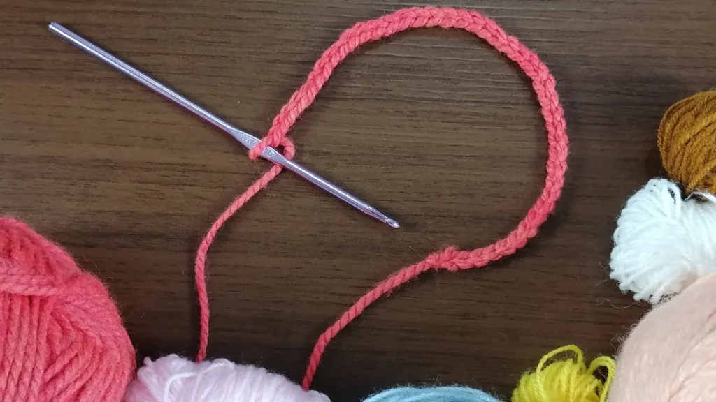 Cómo tejer una cadena de crochet – Guía paso a paso para principiantes